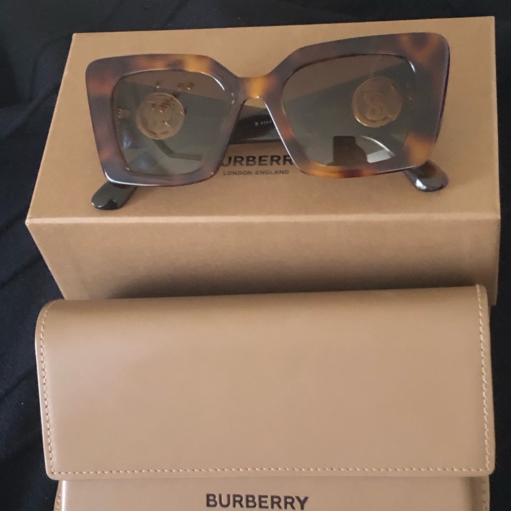 Burberry Women’s Tortoiseshell Square Sunglasses - Brown/Amber